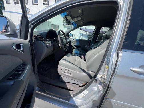 Polished Metal Metallic 2011 Honda Odyssey Touring