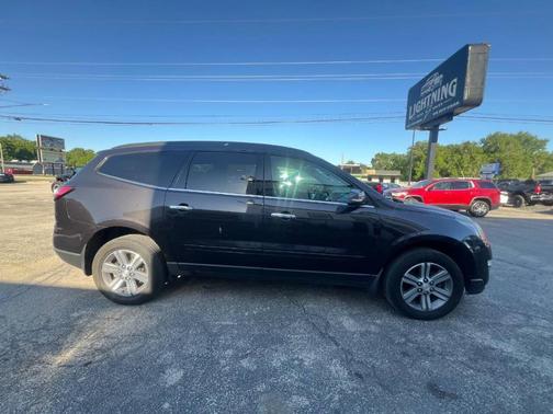 Tungsten Metallic 2017 Chevrolet Traverse 2LT