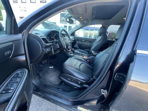 Tungsten Metallic 2017 Chevrolet Traverse 2LT