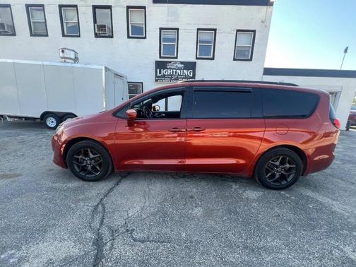 Copper Pearlcoat 2018 Chrysler Pacifica Touring-L Plus