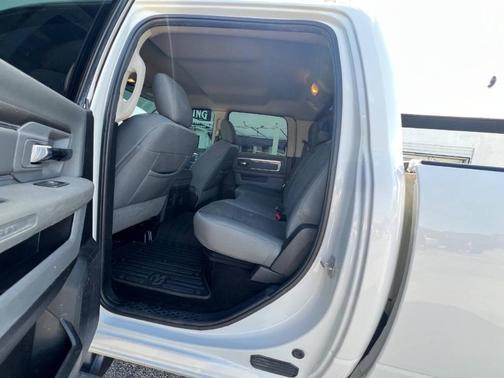 Bright White Clearcoat 2017 RAM 2500 Big Horn