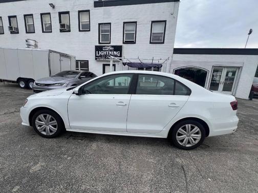 Pure White 2017 Volkswagen Jetta 1.4T S