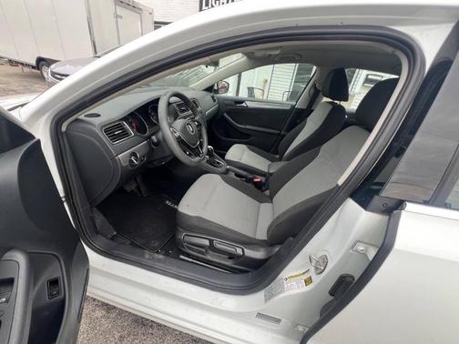 Pure White 2017 Volkswagen Jetta 1.4T S