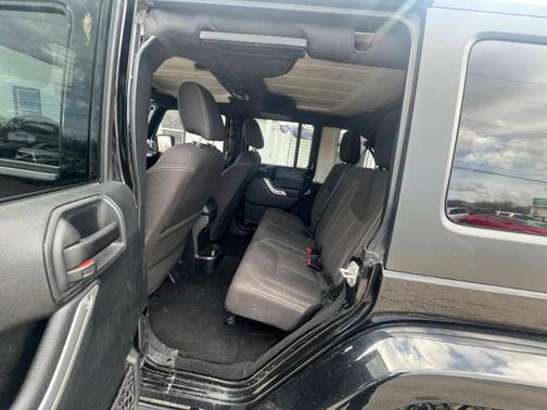 Black Clearcoat 2018 Jeep Wrangler JK Unlimited Sahara