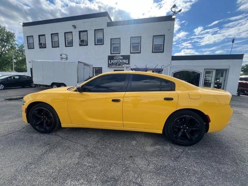 Yellow 2017 Dodge Charger SXT