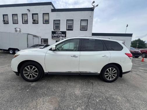 Pearl 2015 Nissan Pathfinder SL