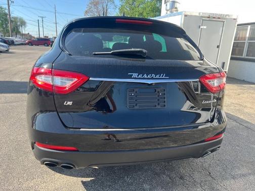 Nero 2018 Maserati Levante Base