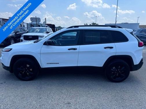 Bright White Clearcoat 2017 Jeep Cherokee SPORT