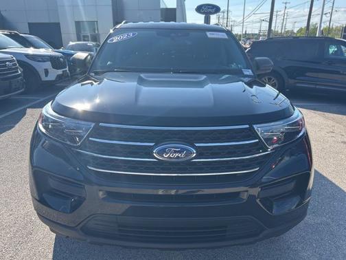 AGATE BLACK METALLIC 2023 Ford Explorer XLT