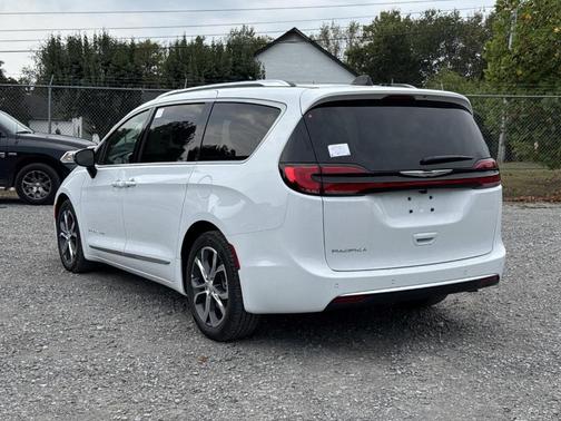 2026 Chrysler Pacifica Pinnacle