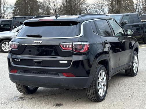 2022 Jeep Compass Latitude Lux