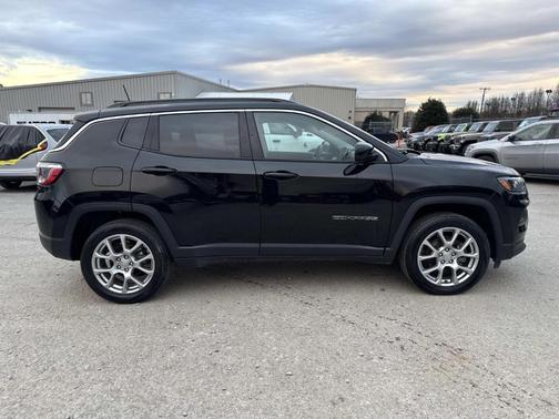 2022 Jeep Compass Latitude Lux
