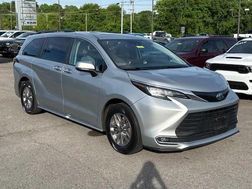 2023 Toyota Sienna XLE