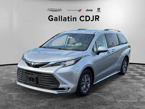2023 Toyota Sienna XLE