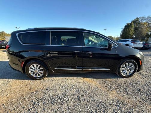 2019 Chrysler Pacifica Touring-L