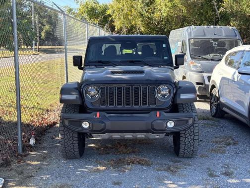 Black Clearcoat 2026 Jeep Gladiator Mojave