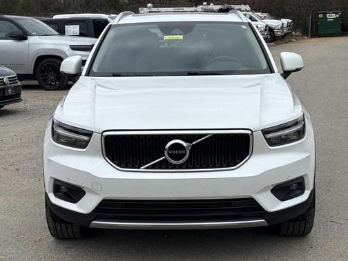 2021 Volvo XC40 T4 Momentum