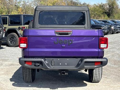 2026 Jeep Gladiator Sport