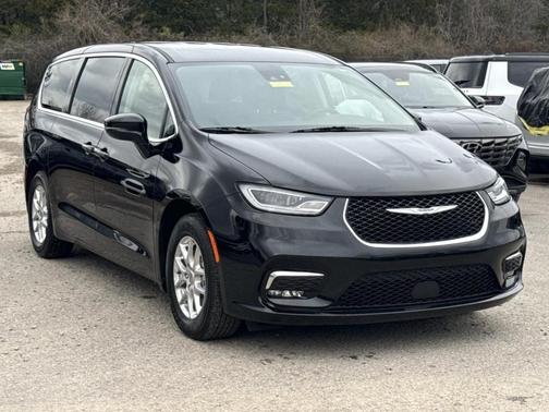 2024 Chrysler Pacifica Touring-L