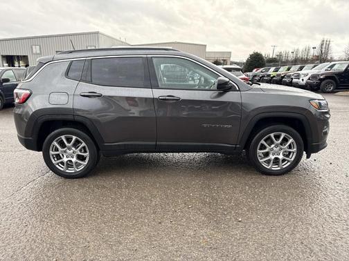 2022 Jeep Compass Latitude Lux