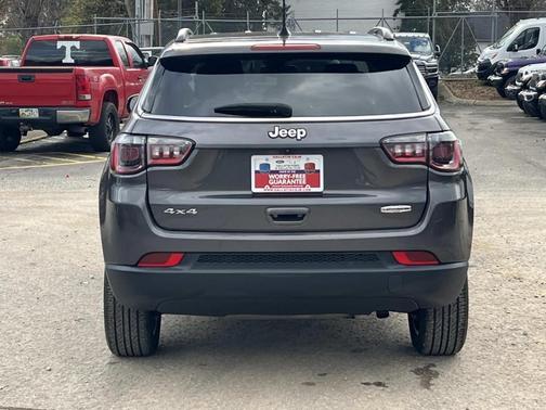 2022 Jeep Compass Latitude Lux