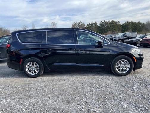 2024 Chrysler Pacifica Touring-L