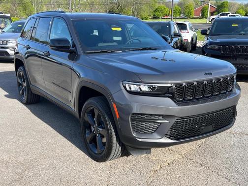 2025 Jeep Grand Cherokee Laredo
