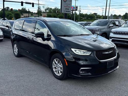 2023 Chrysler Pacifica Touring-L