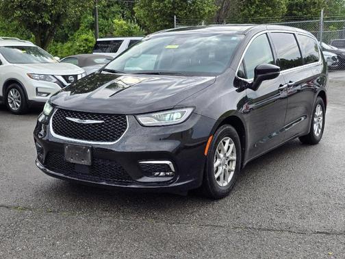 2023 Chrysler Pacifica Touring-L