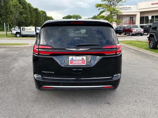 2023 Chrysler Pacifica Touring-L