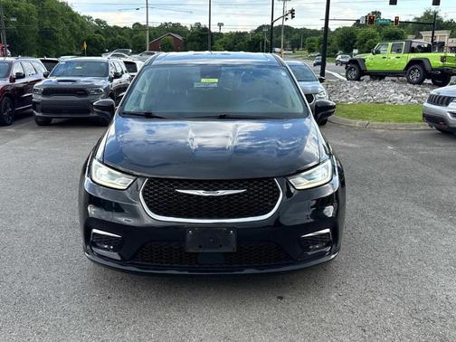2023 Chrysler Pacifica Touring-L