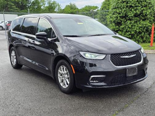 2023 Chrysler Pacifica Touring-L