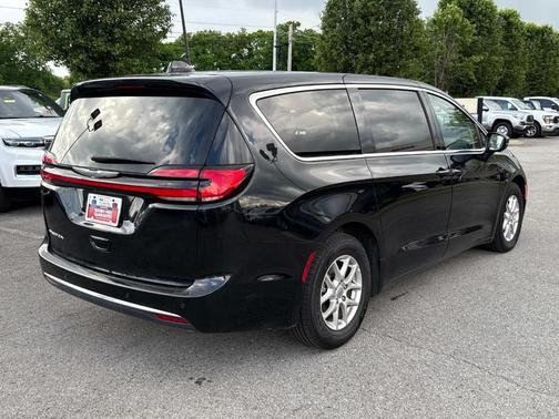 2023 Chrysler Pacifica Touring-L
