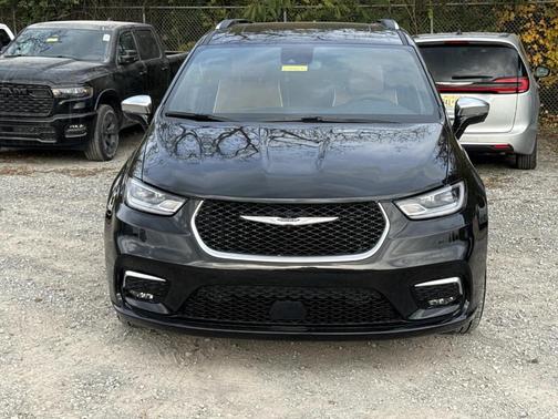 2024 Chrysler Pacifica Hybrid Pinnacle