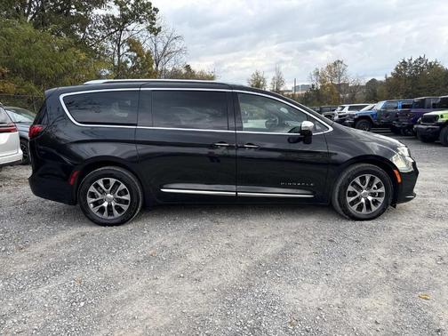 2024 Chrysler Pacifica Hybrid Pinnacle