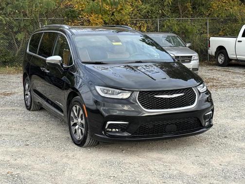 2024 Chrysler Pacifica Hybrid Pinnacle