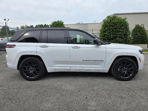 2025 Jeep Grand Cherokee Summit