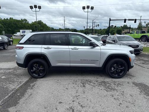 2025 Jeep Grand Cherokee Laredo