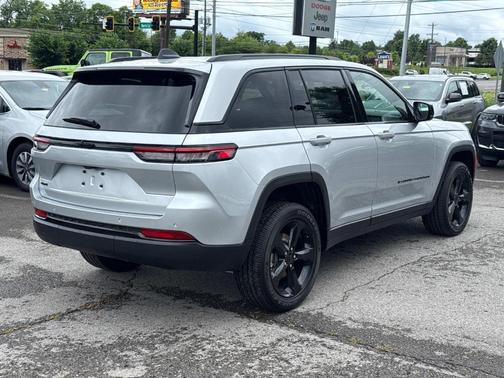 2025 Jeep Grand Cherokee Laredo