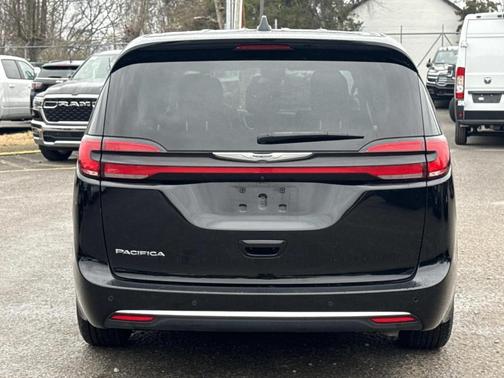 2024 Chrysler Pacifica Touring-L