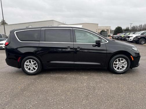 2024 Chrysler Pacifica Touring-L