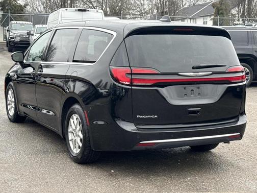 2024 Chrysler Pacifica Touring-L