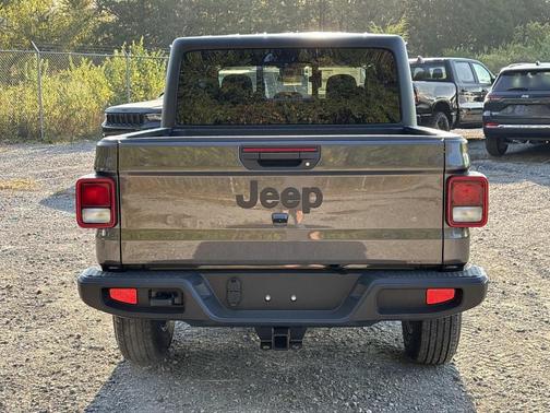 Granite Crystal Clearcoat Metallic 2025 Jeep Gladiator Sport