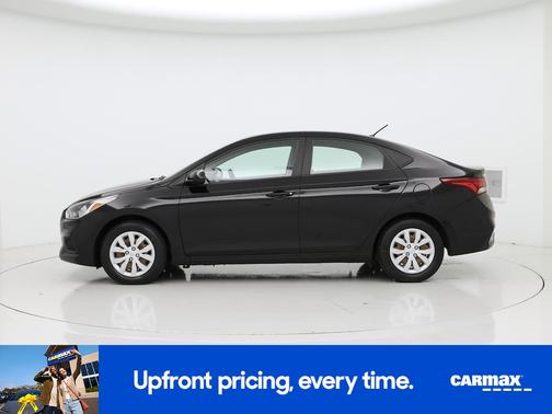 Black 2022 Hyundai Accent SE