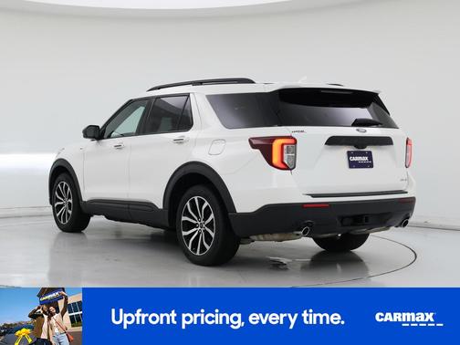 White 2023 Ford Explorer ST-Line