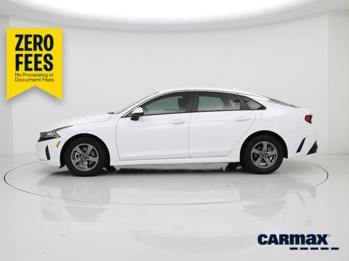 White 2023 Kia K5 LXS