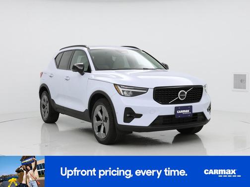 2024 Volvo XC40 B5 Plus Dark Theme