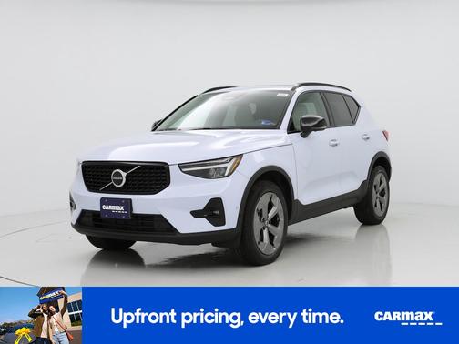 2024 Volvo XC40 B5 Plus Dark Theme