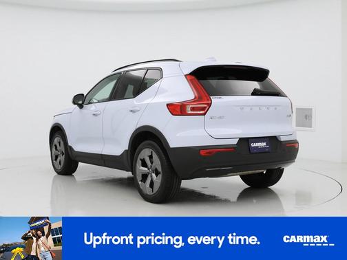 2024 Volvo XC40 B5 Plus Dark Theme