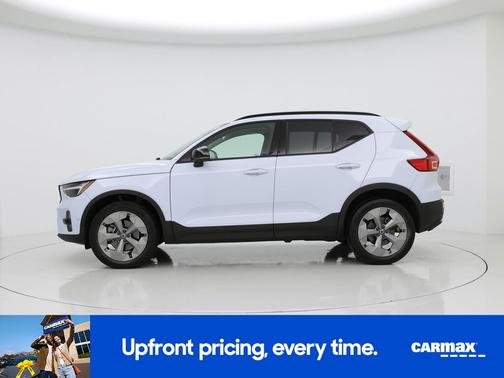 2024 Volvo XC40 B5 Plus Dark Theme